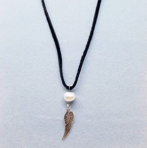 Angel  feather freshwater pearl leather necklace